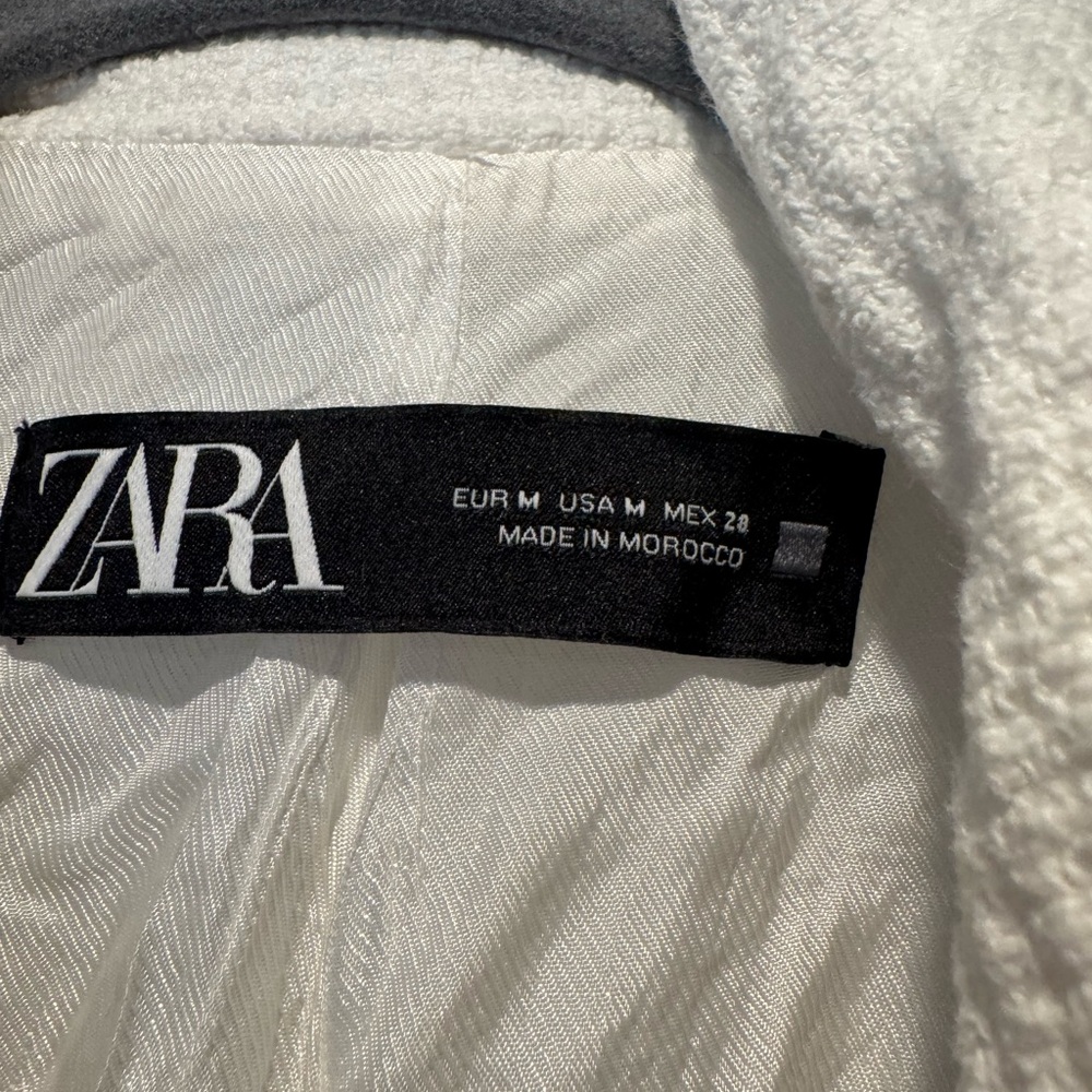 Zara Women's White Textured Blazer with Black Trim - Picture 2 of 7